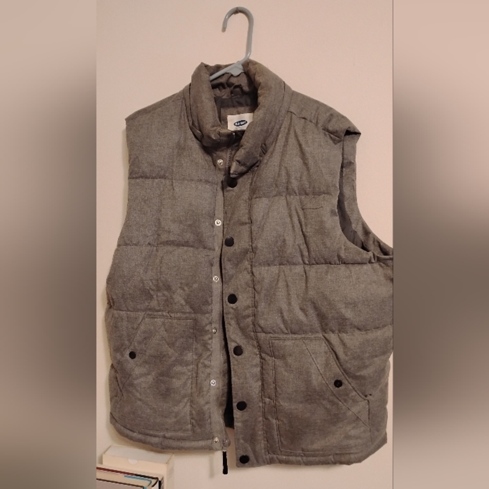 Old Navy Men's Charcoal Puffer Vest